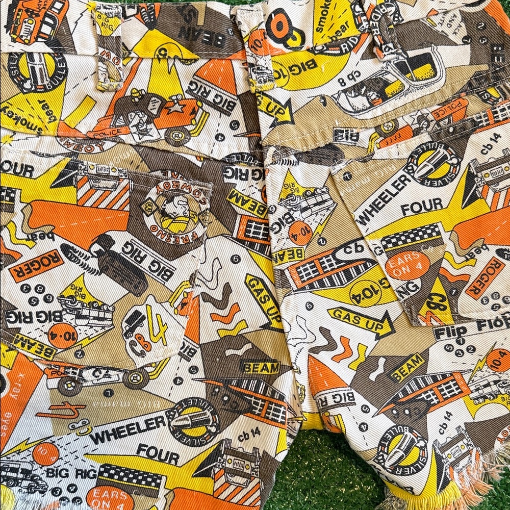 Rad & Rare 70s Vintage Big Rig CB Radio Slang Graphic Print Frayed Jean Shorts - Picture 8 of 14